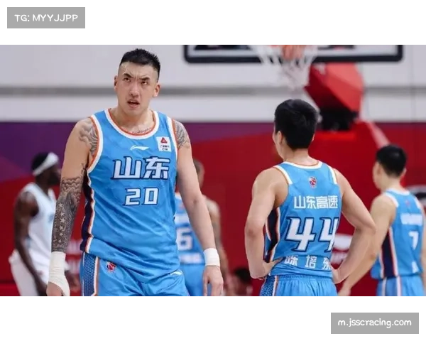 山东队快攻反击战术:高诗岩抢断后一传与陶汉林顺下的配合